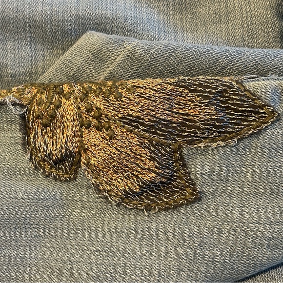 Chico's size 2 / women’s size 12 Light Blue Cropped Jeans with Floral Details - Picture 14 of 14